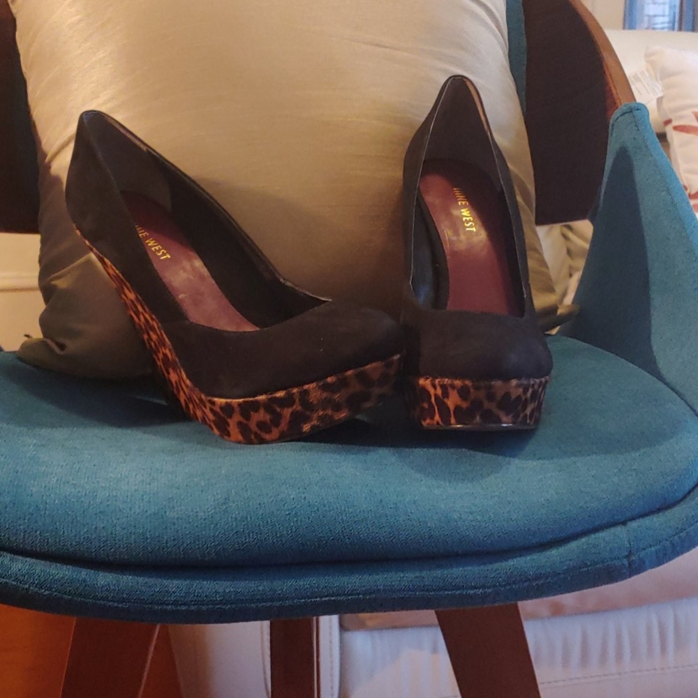 Shoes - Picture 2 of 6